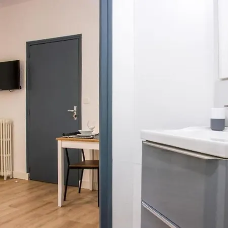 Apartman Le Carnot, A 50m De La Gare De ! Poitiers